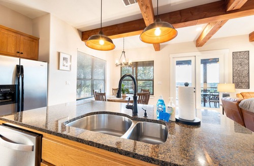 Leander Cabin | Stunning sunset view Cabin on Northshore Lake Travis
