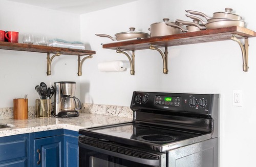 Central Carrollton Association Apartment | Style-Charm-Comfort Near Audubon Park