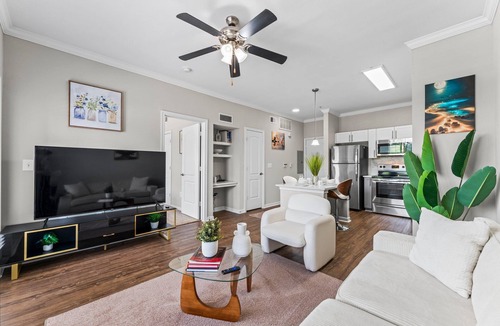 Alden Bridge Apartment | Stylish 1BR Minutes to The Woodlands TX