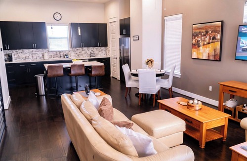 Astrodome House | Stylish 3-bed, 3.5 bath Home in Houston near Medical Center & NRG Park