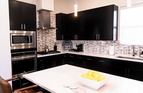 Astrodome House | Stylish 3-bed, 3.5 bath Home in Houston near Medical Center & NRG Park