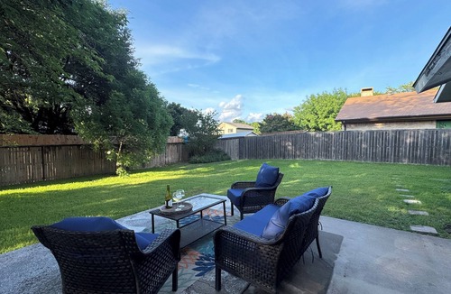 Richardson House | Stylish 4BR Retreat with Expansive Backyard in Richardson!