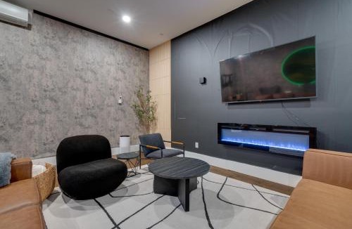 Hughes Park Lake Apartment | Stylish Apt Near Lake Travis w/Entertainment