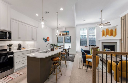 Lewisville House | Stylish Arcade Stay EV Central