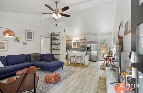 North University Apartment | Stylish Austin Retreat w Luxurious King Bed and WD