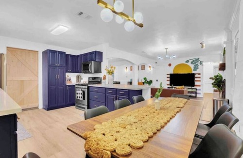 Deer Park House | Stylish Boho Home-5Brs- amazing Pool-Patio- 2tvs- DeerPark