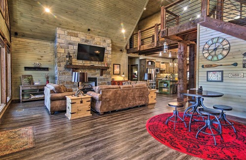 Hochatown Cottage | Stylish Broken Bow Cabin w/Hot Tub + Fire Pit!