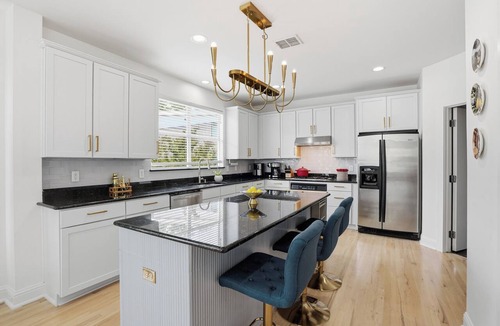 Knox - Henderson House | Stylish Dallas Getaway Minutes from Top Attractions