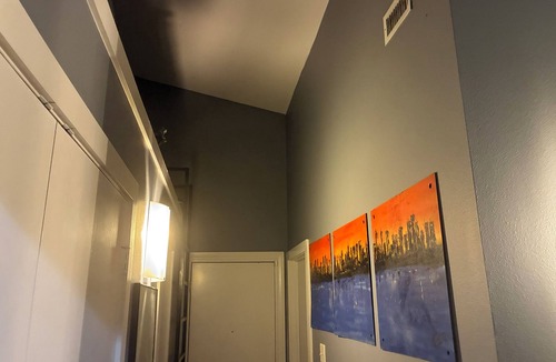 Cedars House | Stylish DOWNTOWN Retreat….quite and city walkable: 2 bdrm & 2.5. bath. Sleeps 8