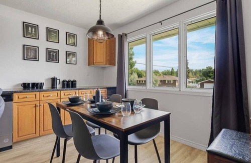 Drumheller House | Stylish Drumheller Retreat: Steps from the Red Deer River!