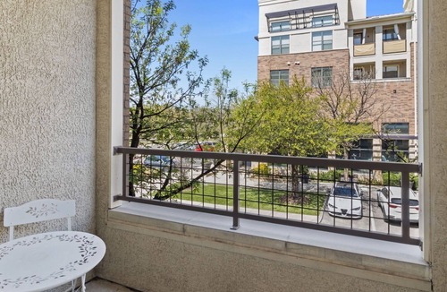 Frisco Apartment | ⭐️ Stylish Frisco Retreat 1BR. Fast WiFi + Free Parking, Near The Star & PGA