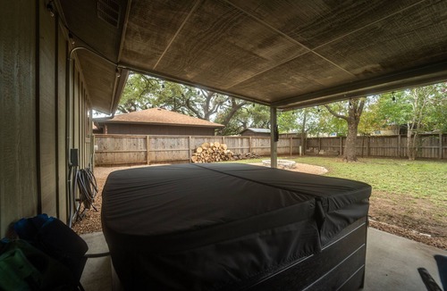 Mesa Park House | Stylish Group Retreat Hot Tub Game Room Yard