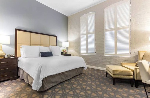 Central Business District Hotel | Stylish Historic Premier King, Near Museums & Arts District