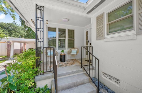 Highlands - Perkins House | Stylish Home Near Stadium | Hot Tub, BBQ, Fire Pit