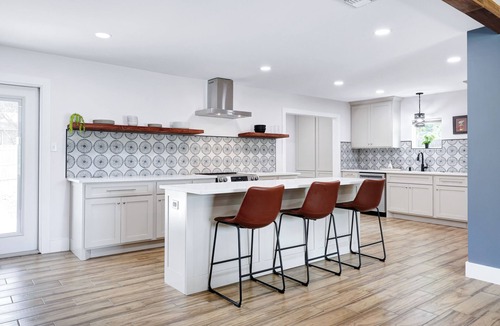 Live Oak House | Stylish & Modern 4 bdrm in SA; 20 mins from downtown & 20 mins to Fiesta Texas