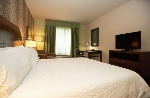 Covington Hotel | Stylish Modern Room for Relaxing Louisiana Getaways & Business Travels