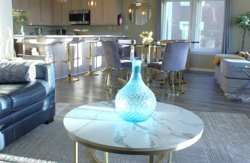 Long Beach Condo | Stylish Oceanfront Escape 2 Master Suites King Bed