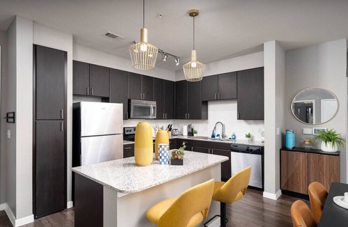 Terrell Heights Apartment | Stylish Resort Oasis: 5* Location, Pool, Gym, Pkg!