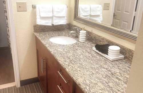 Clear Lake City House | Stylish Retreat Clearlake NASA Houston, Texas. Minutes from Johnson Space Center