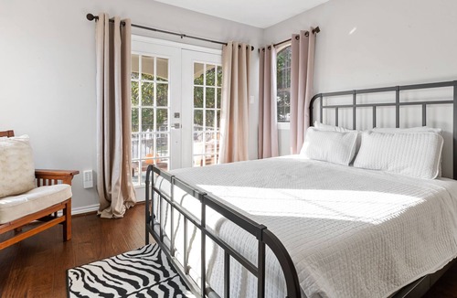 Kessler House | Stylish Space / Great for Groups / Bishop Arts!