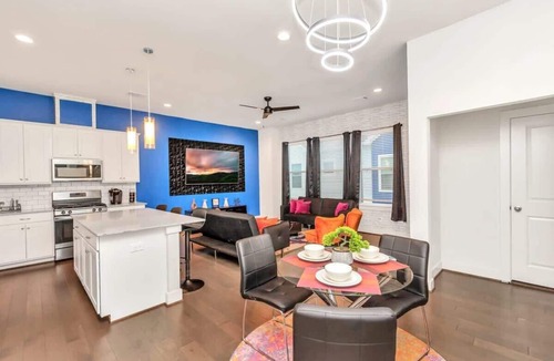 Riverside Terrace House | Stylish Townhouse in Central Houston