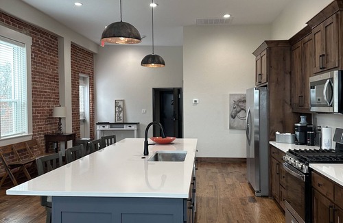 Aubrey Apartment | Suite 3 Beautiful 2-bedroom apartment in Aubrey with WiFi, AC