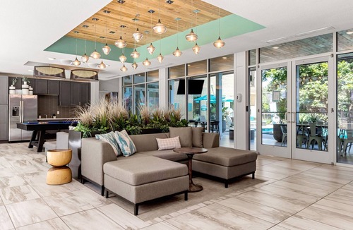 Downtown San Antonio Apartment | Summer Downtown Escape, Walk to Riverwalk and Pearl, enjoy Pool + Free Parking