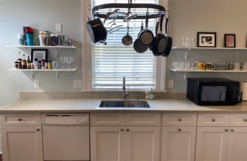 West Riverside House | Summer Rates Reduced! Spacious, Uptown - renovated single story 2 Bed, 2 Bath