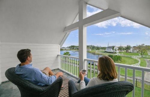 Dickinson House | Sun and Lake