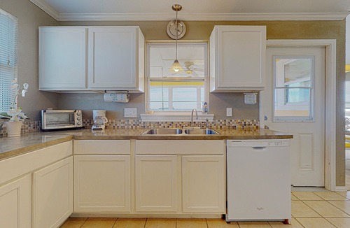 Galveston House | Sun and Moon-Beachfront home 3 bedroom, 3 bath, sleeps 8