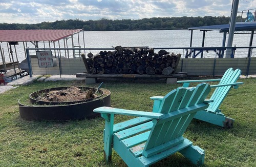 Kingsland Cabin | Sunfish Studio Cabin 3: Lake LBJ with Pool & Porch!