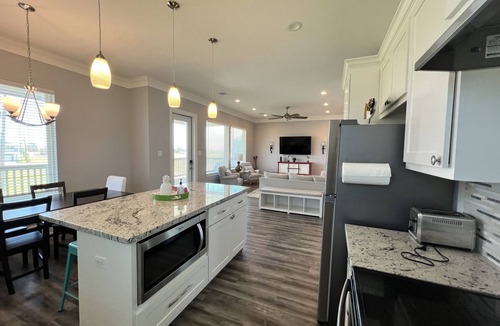 Pointe San Luis House | Sunny Catalina, family friendly 10 minutes walk from private beach