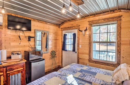 Negreet House | Sunny 'Catfish Cabin' w/Views of Toledo Bend
