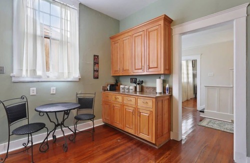 Irish Channel House | Sunny Historic 2br Magazine Street House
