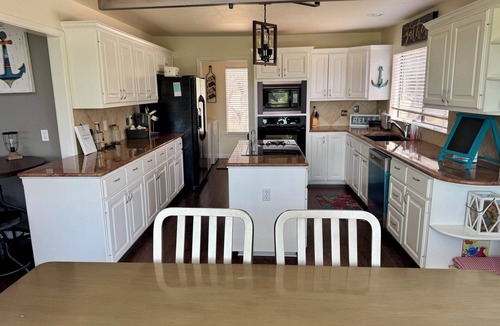 Point Venture House | Sunset Cove Lakehouse 4-bed plus loft Waterfront Closest to the Boat Ramp - Park