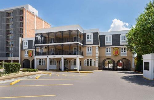 Viavant - Venetian Isles Hotel | Super 8 by Wyndham New Orleans