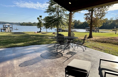 Negreet House | Super clean Waterfront home with private boat launch and fishing pier on site.