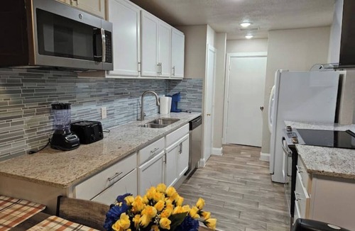 Fort Worth House | SUPERHOST. Luxury home in Haltom City! Baby Crib,Near Lake, Parks &Golf course