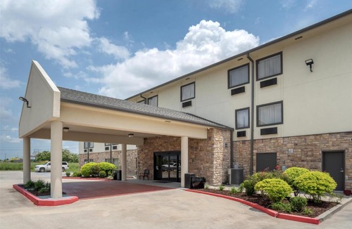 Burnside Hotel | SureStay Plus by Best Western St. James Donaldsonville