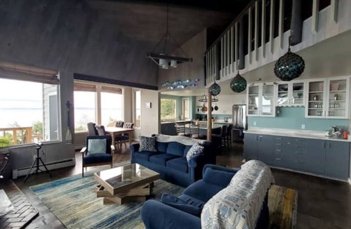 Eastsound Cabin | Sweeping Views on the Water