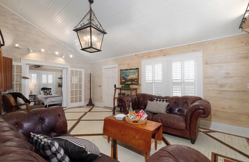 Sayles Blvd. Area House | Ten33 | Luxe Sayles District Experience, King Bed!