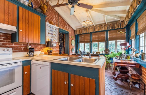 Natchez Cottage | Terrace Carriage House | 1/1, Historic Downtown