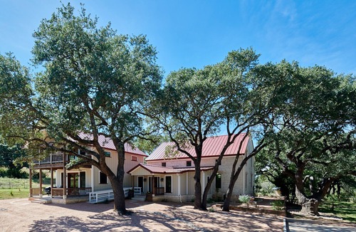 Fredericksburg House | Terrific getaway to the peaceful countryside.