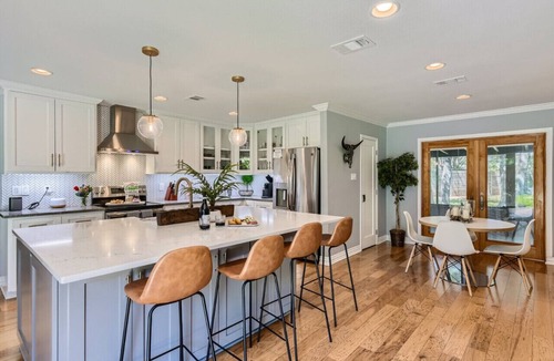 McNeil House | Tesla Charger/Gorgeous Inside/Walk to Restaurants