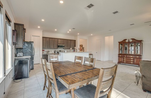 Porter House | Texas Gem: Home Office & Patio, Near Lake Houston
