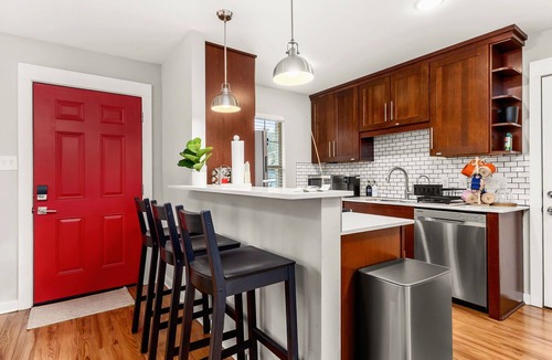 East MLK House | Texas Vibes, Cozy Yard Near Top Eats