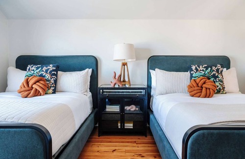 Faubourg Lafayette Hotel | The 1300 | Designer 7 bedroom, Heated Pool