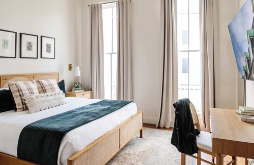 Faubourg Lafayette Hotel | The 1300 | Large 7 Bedroom Home, Heated Pool & Spa