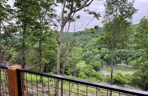Newnata Cabin | The Aerie ~ A Modern Retreat at Double Bridges