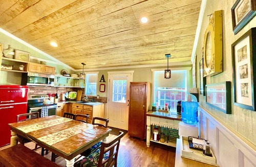 Dripping Springs Hotel | The Alexander at Creek Road
